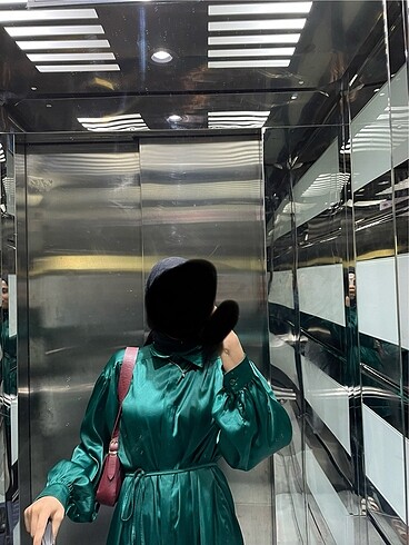 Zümrüt yeşili saten gömlek - Görsel 3