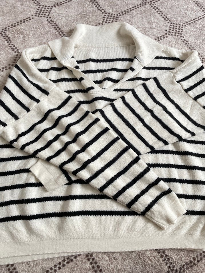 Çizgili V Yaka Kadın Triko Kazak - Görsel 2