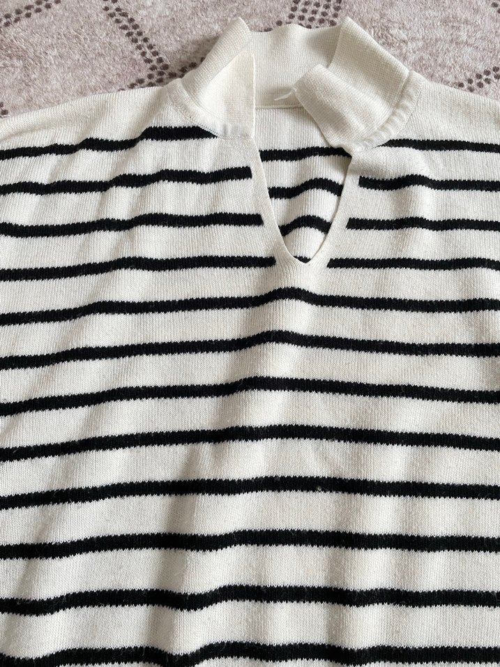 Çizgili V Yaka Kadın Triko Kazak - Görsel 3