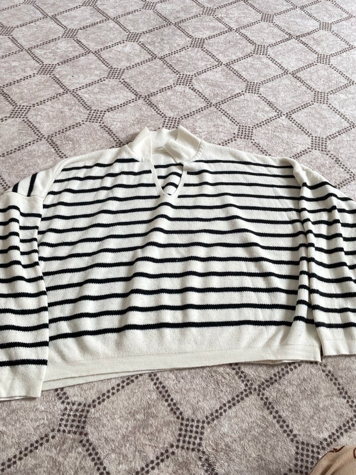 Çizgili V Yaka Kadın Triko Kazak - Görsel 4