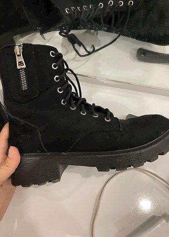 Siyah Fermuarlı Kadın Bot