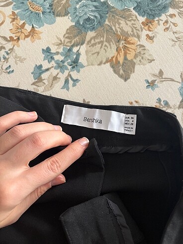 36 Beden siyah Renk Bershka kumaş pantolon