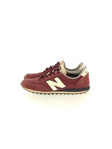 New Balance Spor Ayakkabı %70 İndirimli.