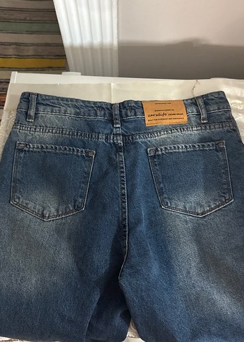 Diğer Kadın Gri Renk Yırtık Bol Kesim Denim Jean dar bir üründür