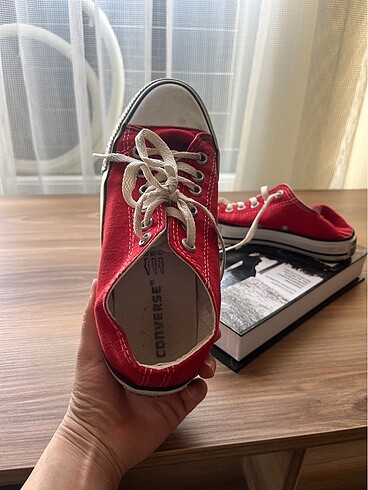 37 Beden kırmızı Renk Converse kırmızı