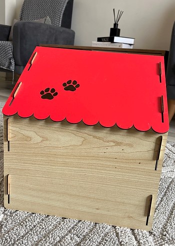 Beden Renkli Çatılı Kahverengi Kedi Evi