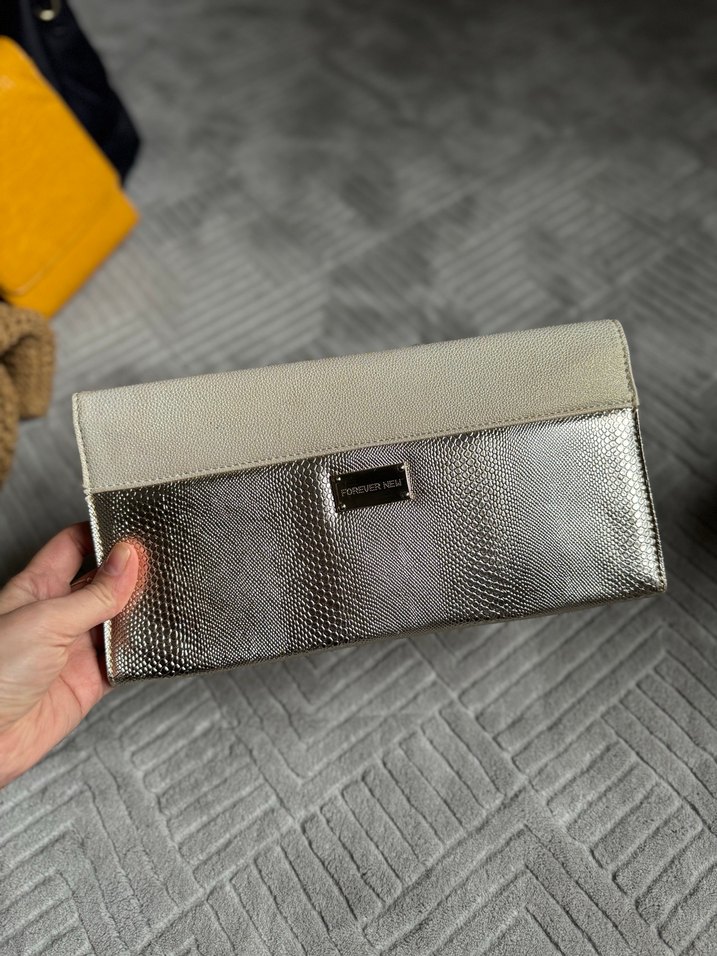 Forever New Gri Yılan Desenli Deri Kadın Portföy Cüzdan - Görsel 3