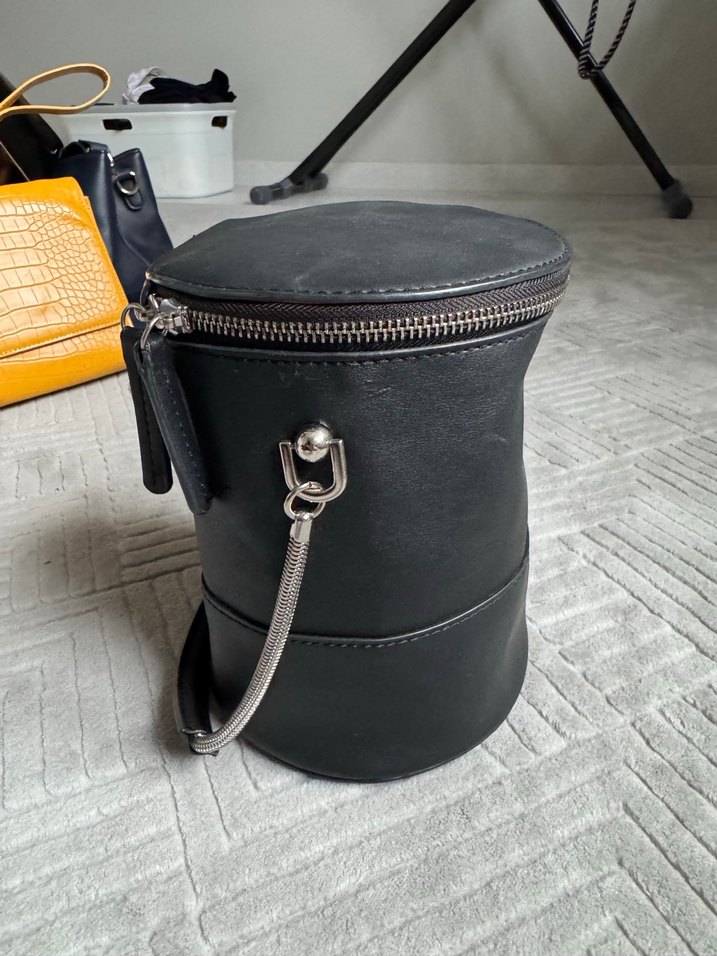 Mango Siyah Deri Fermuarlı Kadın Çantası - Görsel 2