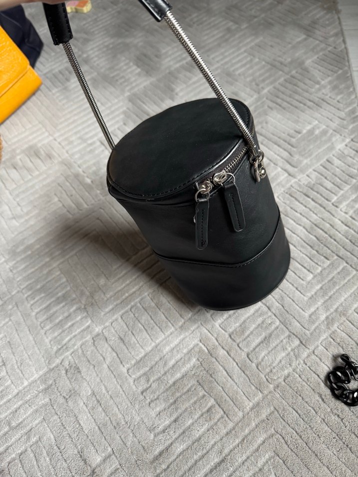 Mango Siyah Deri Fermuarlı Kadın Çantası - Görsel 4