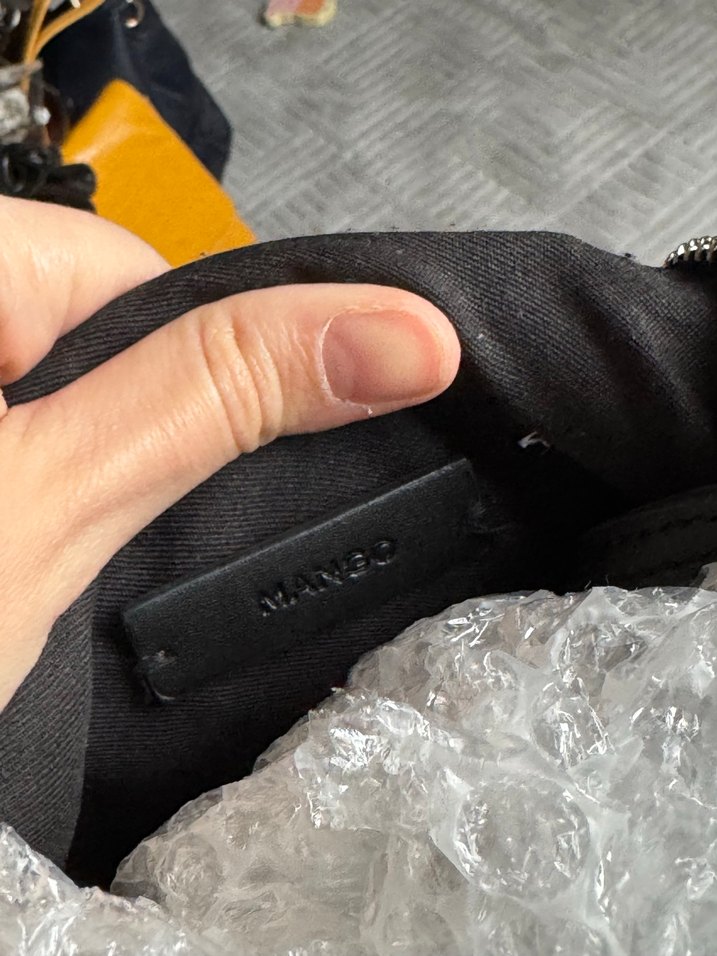 Mango Siyah Deri Fermuarlı Kadın Çantası - Görsel 3