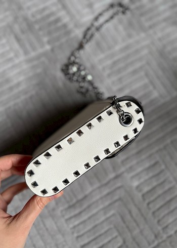 Derimod Zincir Detaylı Beyaz Yılan Desenli Deri Çanta - Görsel 3