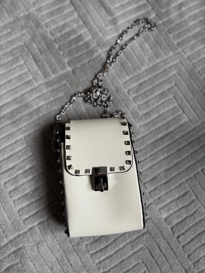 Derimod Zincir Detaylı Beyaz Yılan Desenli Deri Çanta - Görsel 2