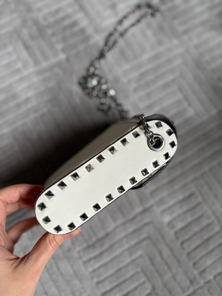 Derimod Zincir Detaylı Beyaz Yılan Desenli Deri Çanta - Görsel 3