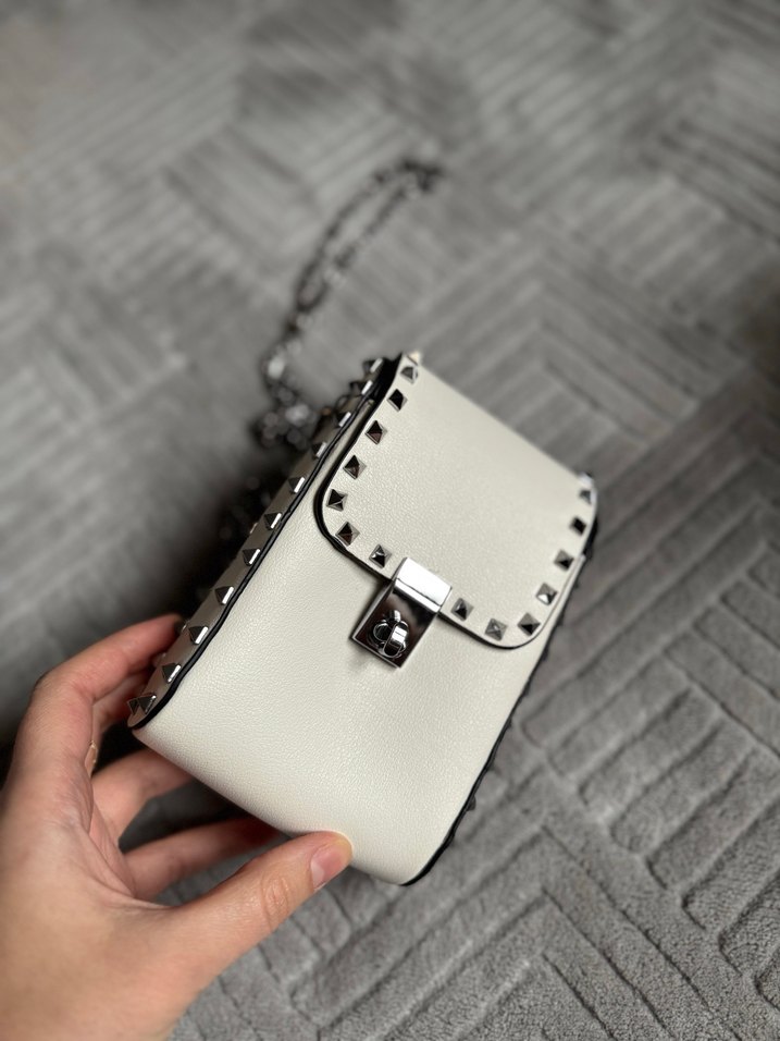 Derimod Zincir Detaylı Beyaz Yılan Desenli Deri Çanta - Görsel 4