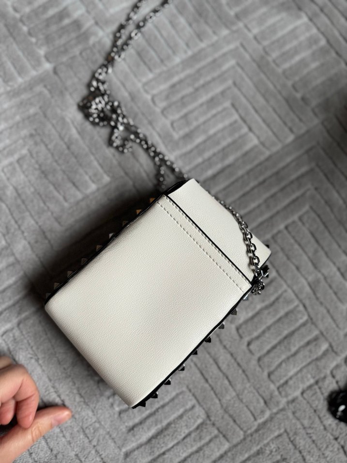 Derimod Zincir Detaylı Beyaz Yılan Desenli Deri Çanta - Görsel 5