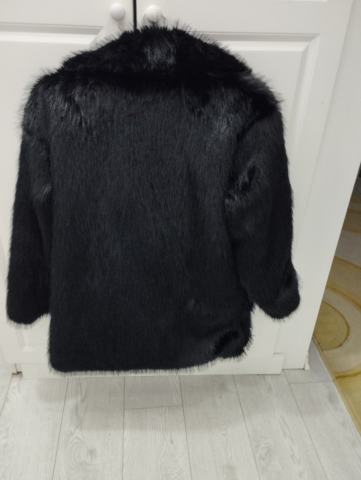 42-46 beden arasına uygun Siyah Kadın Kürk Detaylı Midi Kaban - Görsel 4