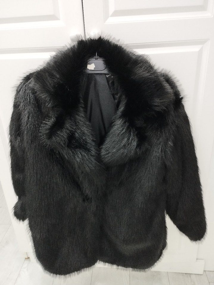 42-46 beden arasına uygun Siyah Kadın Kürk Detaylı Midi Kaban - Görsel 2