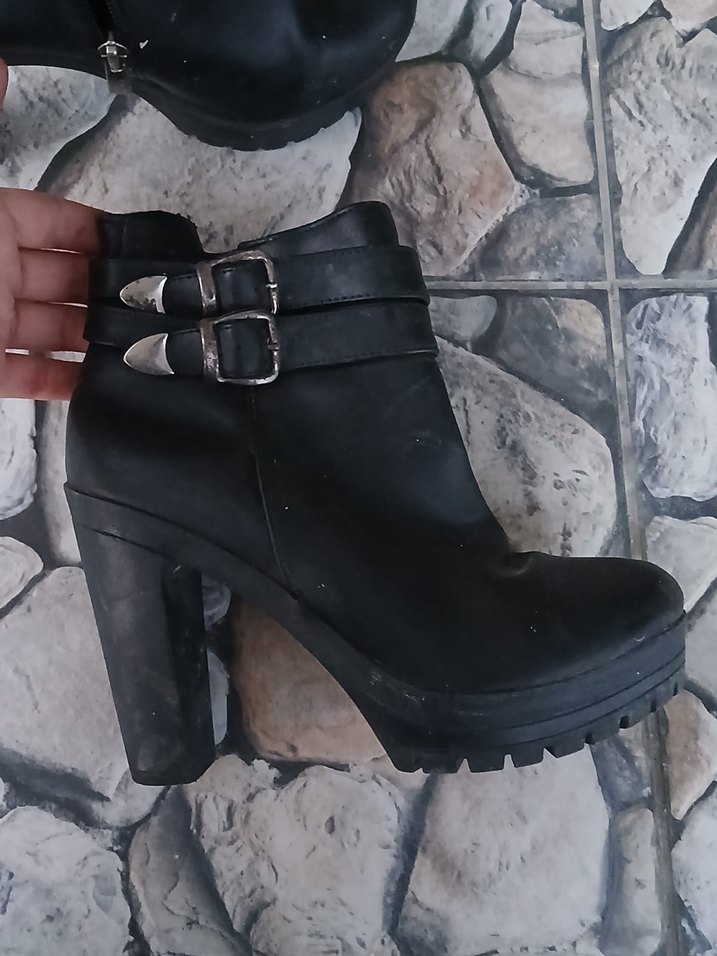 Siyah Deri Tokalı Kadın Topuklu Bot - Görsel 3