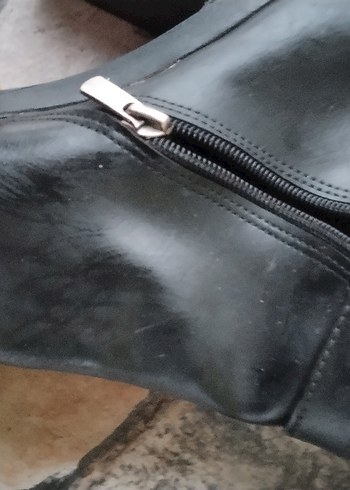 Siyah Parlak Toka Detaylı Kadın Deri Bot - Görsel 4