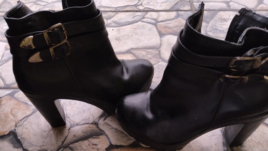 Siyah Parlak Toka Detaylı Kadın Deri Bot - Görsel 2