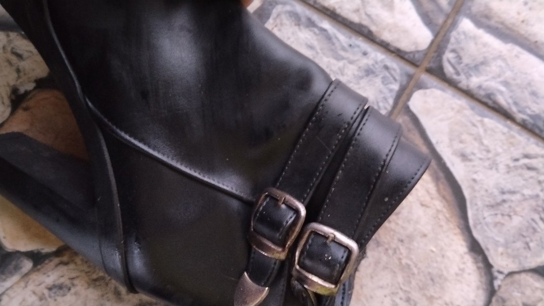 Siyah Parlak Toka Detaylı Kadın Deri Bot - Görsel 5