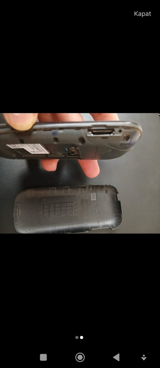 Siyah Samsung Tuşlu Telefon - Görsel 2