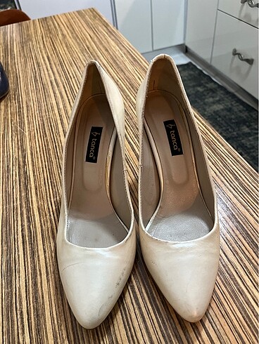 beyaz stiletto