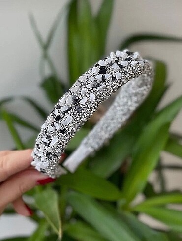 Kristal ve doğal taşlı parlak elegant taç