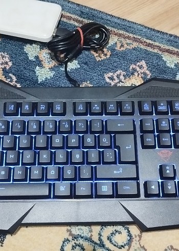 TRUST GXT 830 RGB GAMİNG KLAVYE - Görsel 3