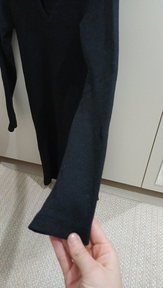 Siyah V Yaka Midi Triko Elbise - Görsel 2