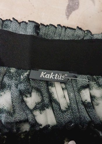 Bağlama Desenli Siyah  Piliseli Midi Etek - Görsel 4