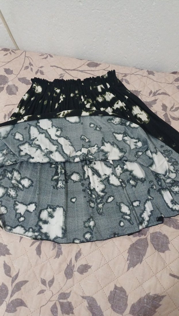 Bağlama Desenli Siyah  Piliseli Midi Etek - Görsel 2