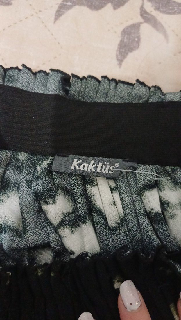 Bağlama Desenli Siyah  Piliseli Midi Etek - Görsel 4