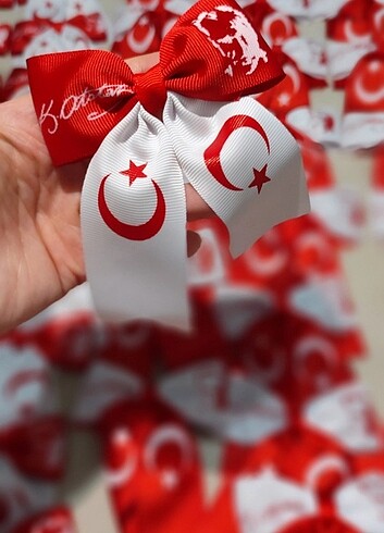 Kırmızı kuyruklu toka 