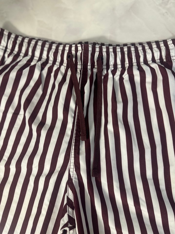 Bordo Çizgili Şort - Görsel 2