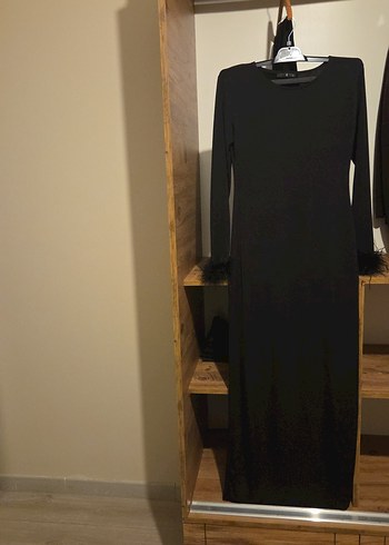 Siyah Uzun Kollu Kürklü Uzun Elbise - Görsel 2