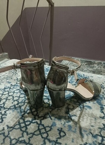 Parlak gri topuklu ayakkabı 39 numara