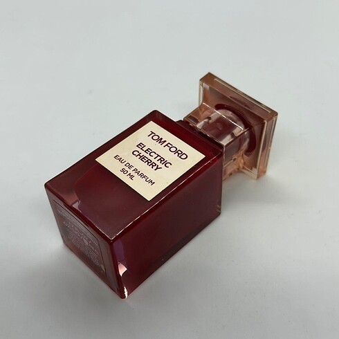  Beden Tom Ford Electric Cherry 50 ml edp Unisex