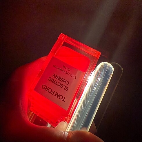 Tom Ford Tom Ford Electric Cherry 50 ml edp Unisex