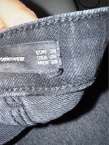 Zara Çiçek detaylı siyah jean