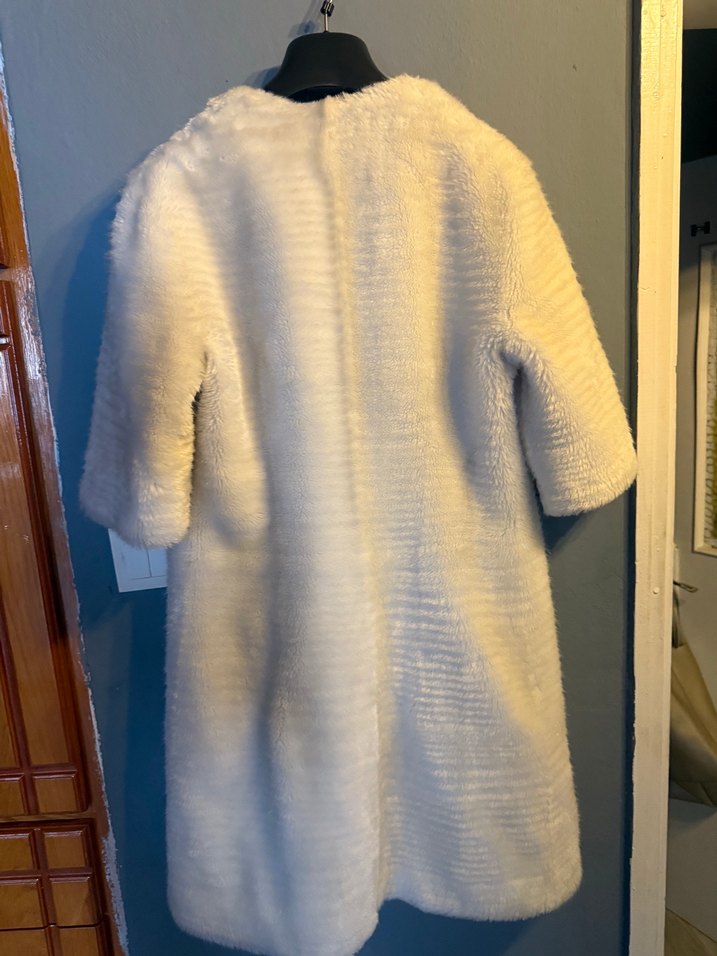 Beyaz Kısa Kollu Midi Suni Kürk - Görsel 2