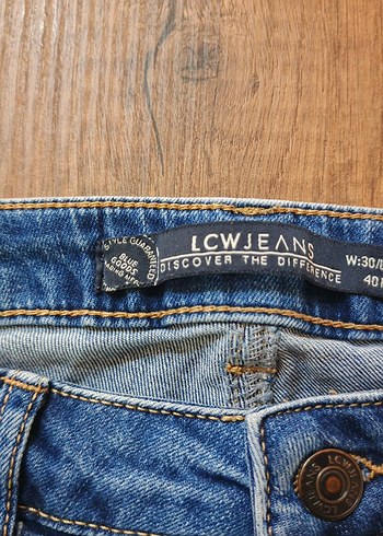 LC Waikiki kot şort taşlı işlemeli - Görsel 2