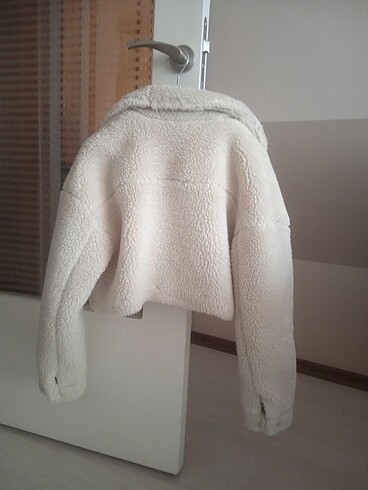Pull and Bear Pull and Bear kürklü crop ceket