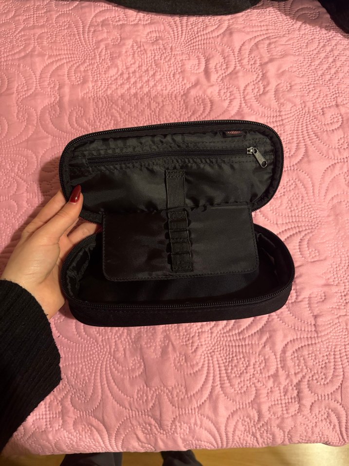 Siyah Eastpak kalemlik - Görsel 4