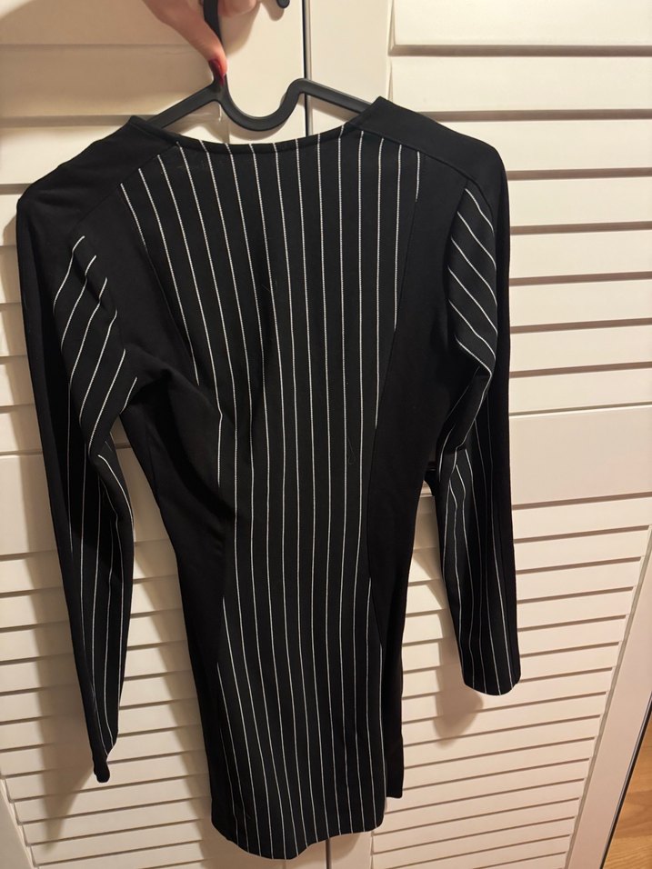 Uzun Kollu V Yakalı Siyah Çizgili Elbise. - Görsel 2