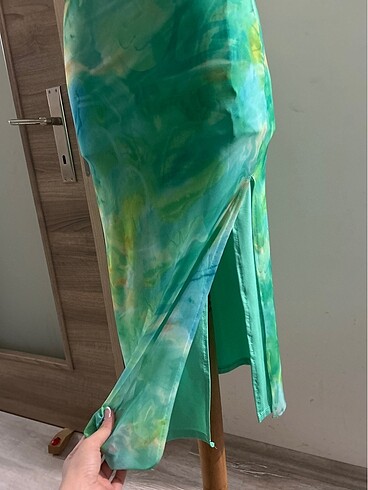 s Beden BERSHKA batik desenli şifon elbise
