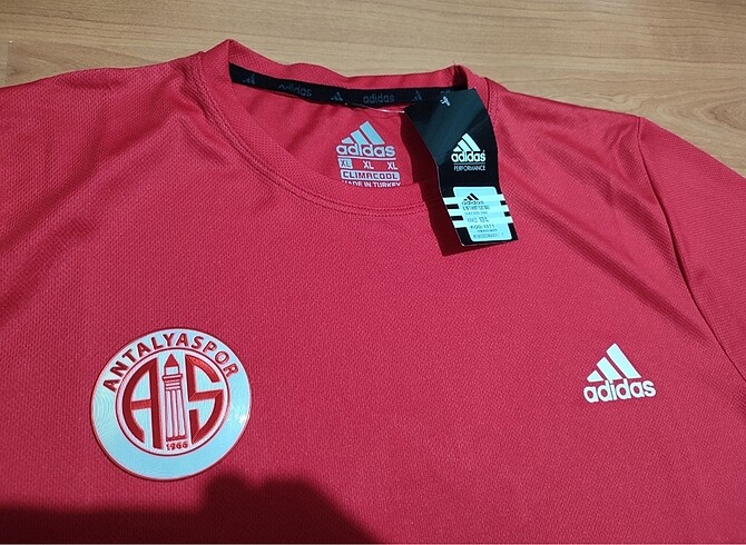 Adidas Ölçüsü 52-72 Antalya spor orijinal XL kırmızı dar kesim spor Adi