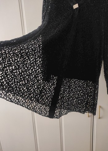 Siyah güpur dantel Detaylı V Yaka Uzun Kollu Bluz - Görsel 5