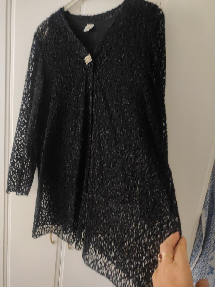 Siyah güpur dantel Detaylı V Yaka Uzun Kollu Bluz - Görsel 2