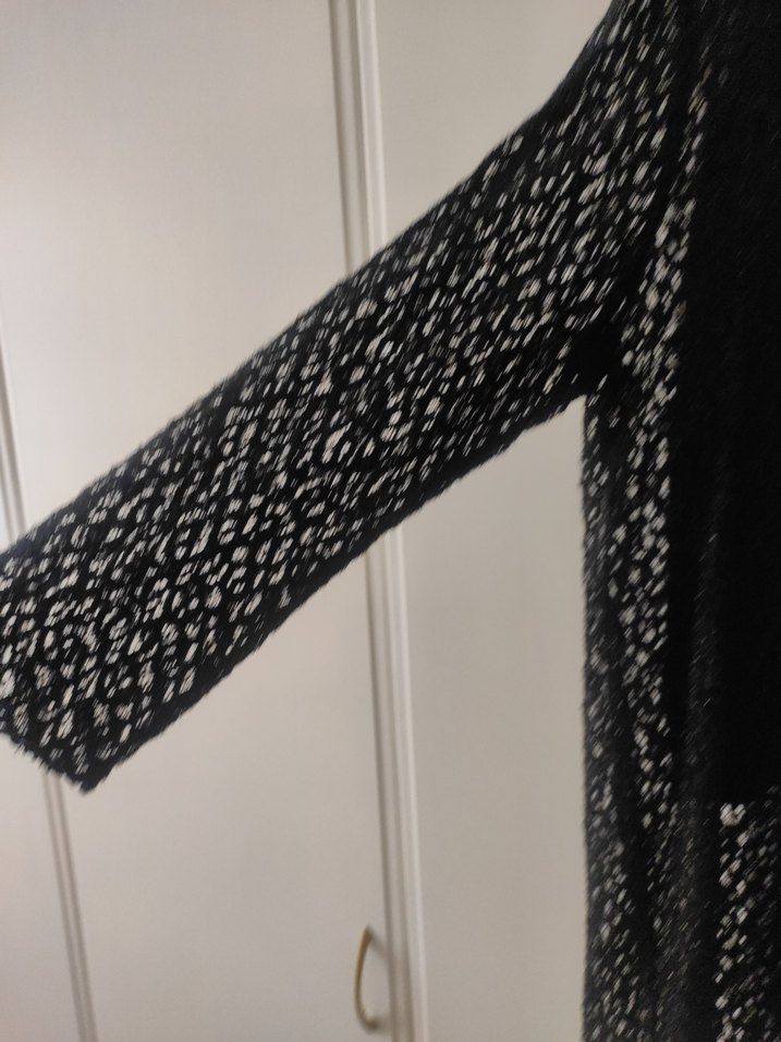 Siyah güpur dantel Detaylı V Yaka Uzun Kollu Bluz - Görsel 3